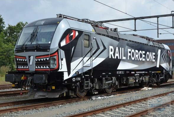 roco-71926-scala-ho-locomotiva-elettrica-gruppo-193-vectron-rail-force-one-1.jpg