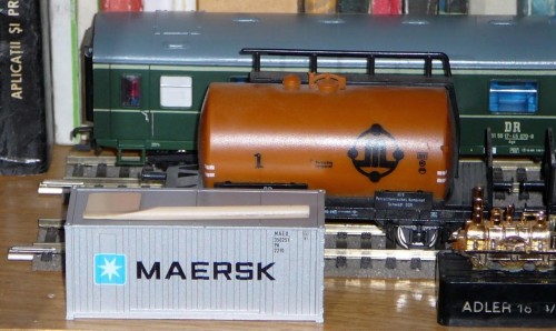 P1030729_container.jpg