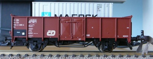 P1030781_container.jpg