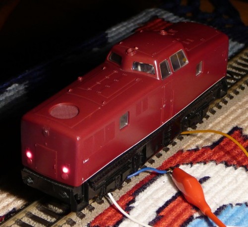 P1070491_V80_lumini_rosii.jpg