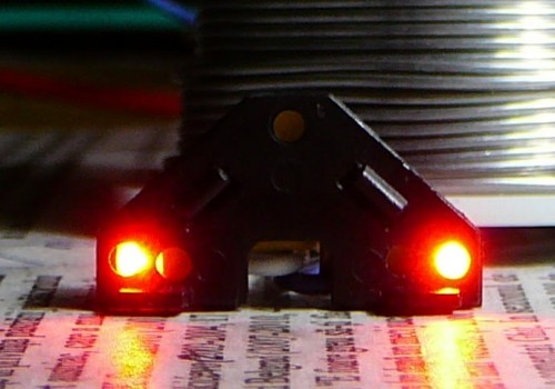 P1120700 BR189 triunghi LED 2rosu