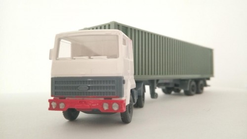 Mache 9268